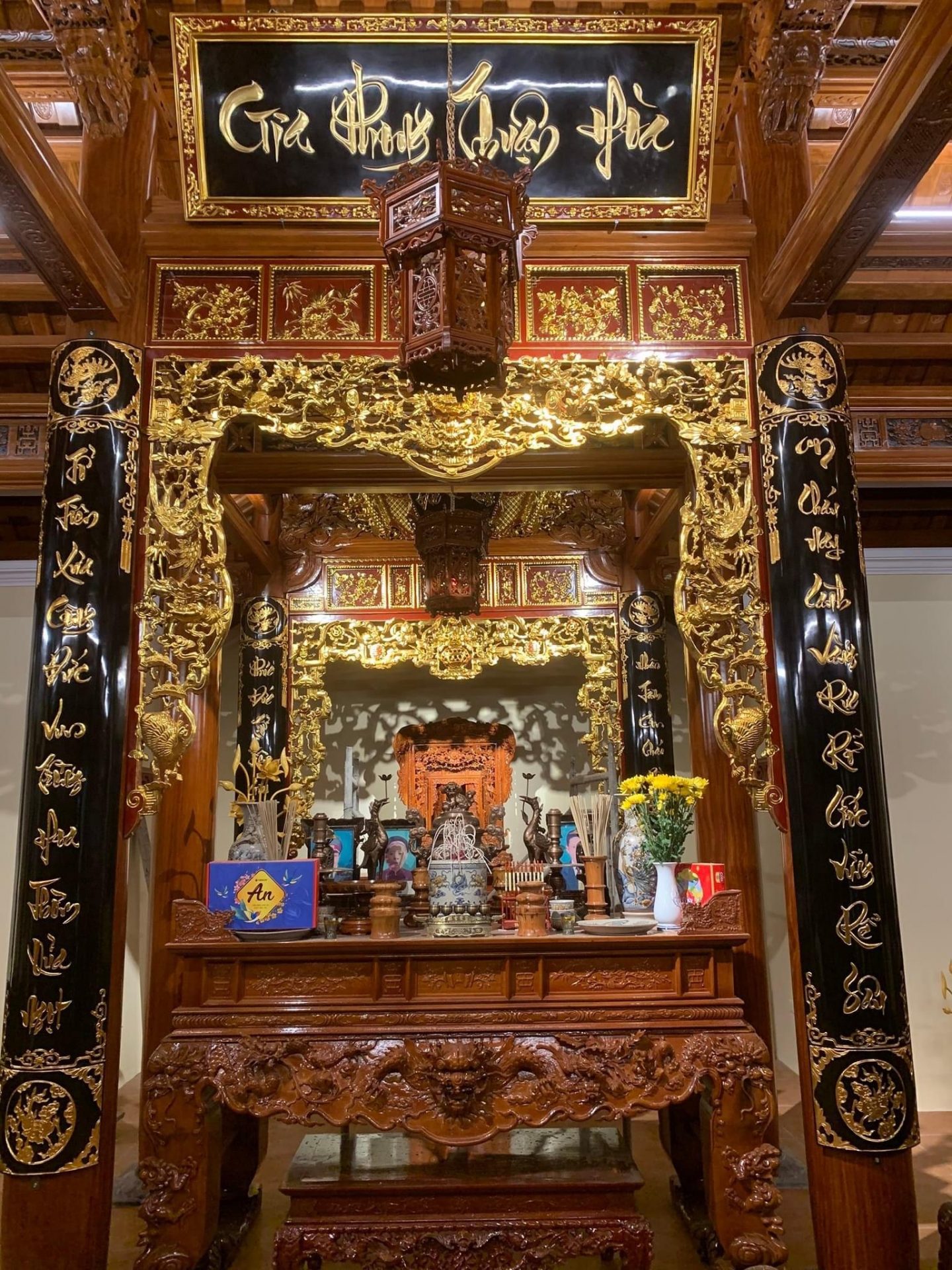 Mẫu phòng thờ gia tiên trong không gian nhà 3 gian truyền thống