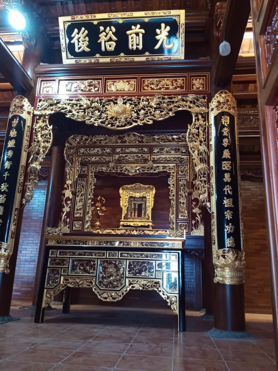 Đồ thờ nhà 3 gian 2 trái cổ truyền được sơn son dát vàng vô cùng tinh xảo
